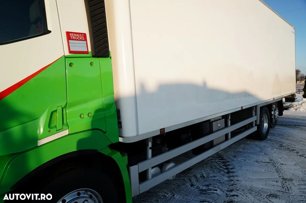 Renault T 430 / 6x2 / REFRIGERAT -9 M / UNITATE CARRIER SUPRA 1250 / platformă elevatoare / oblon rulant / punte de ridicare / direcție - 11