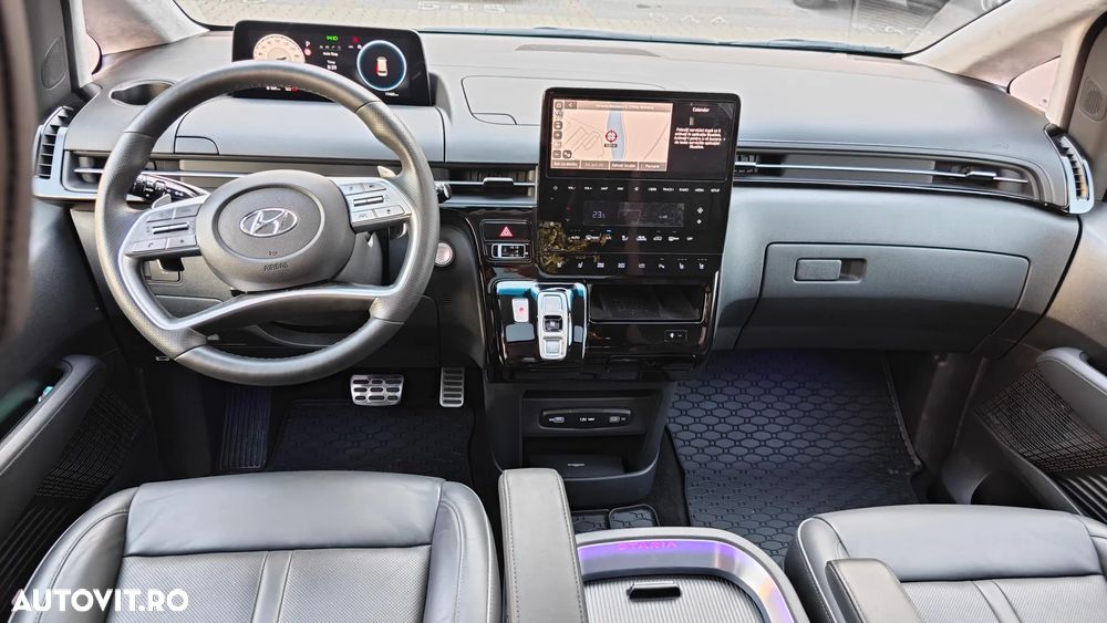 Hyundai Staria 2.2 CRDi Signature - 22