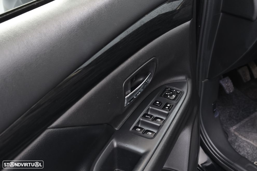 Mitsubishi Outlander 2.2 DI-D Intense+ - 25