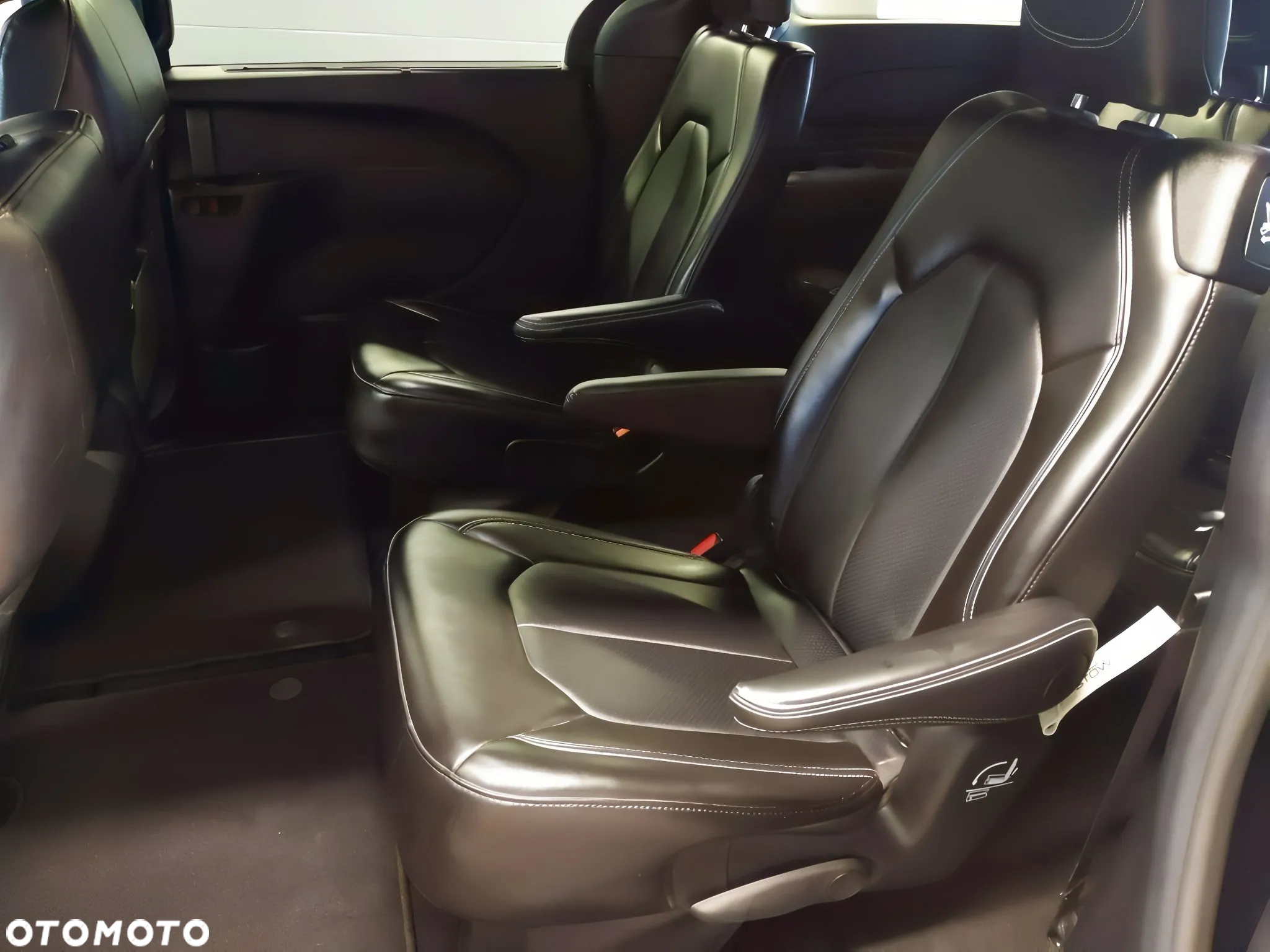 Chrysler Pacifica - 11