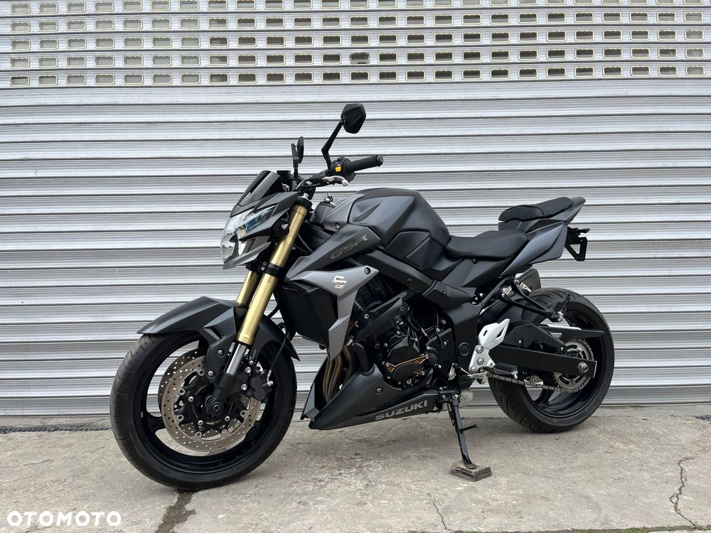 Suzuki GSR - 30