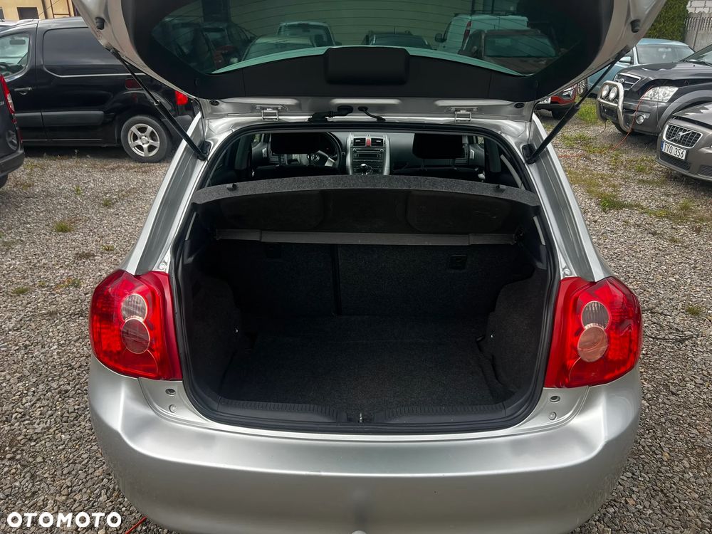 Toyota Auris 1.6 Executive - 26