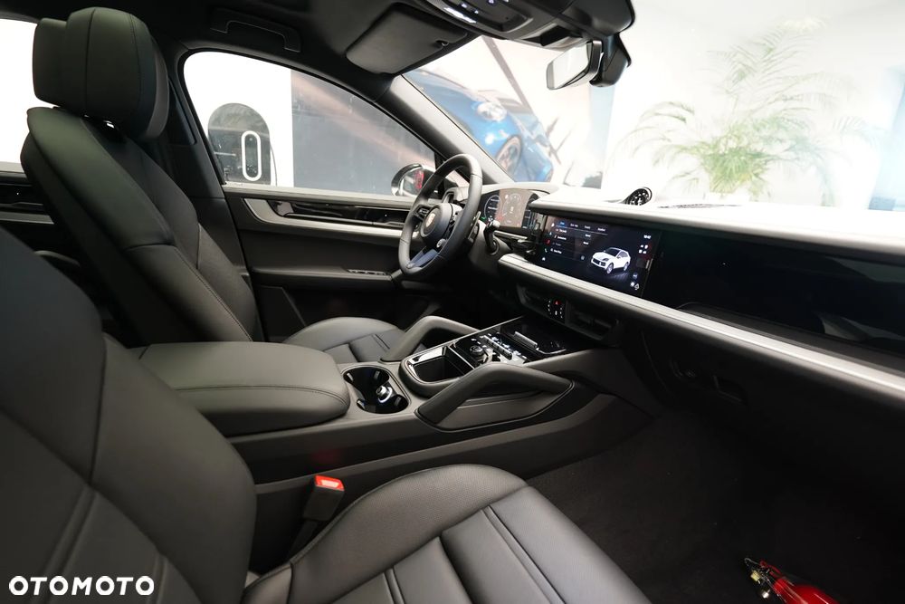 Porsche Cayenne Coupe - 12