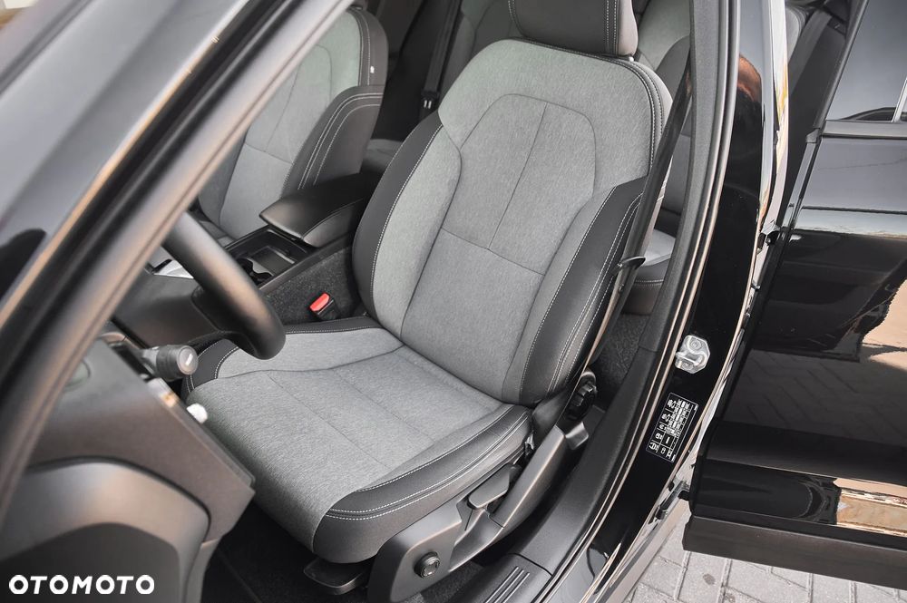 Volvo XC 40 T3 Momentum Pro - 6