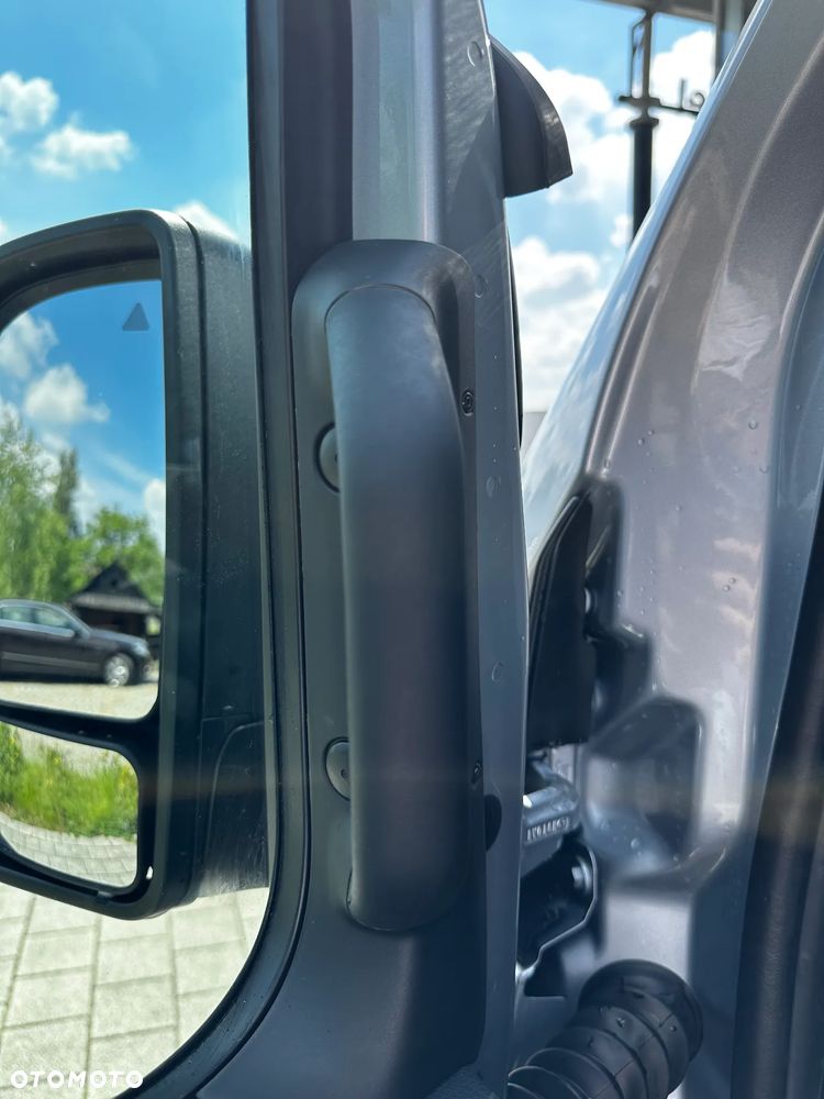 Mercedes-Benz Sprinter - 15