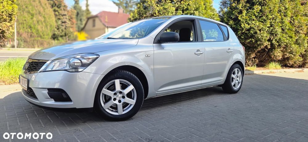 Kia Ceed 1.4 CVVT Dream-Team Edition - 4