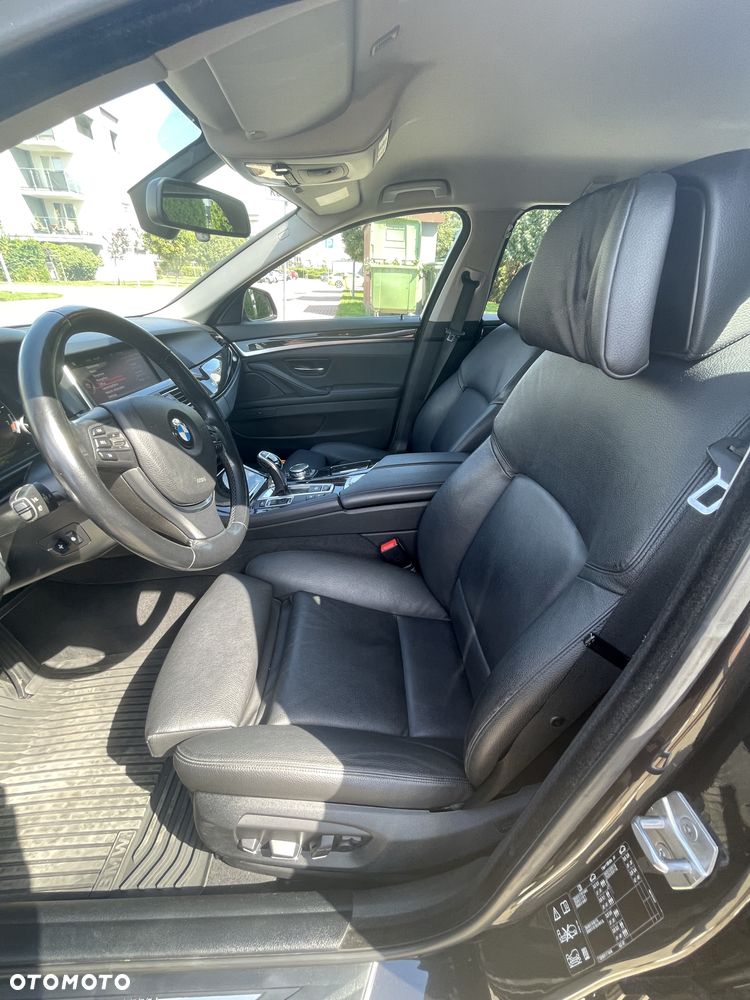 BMW Seria 5 528i xDrive - 23