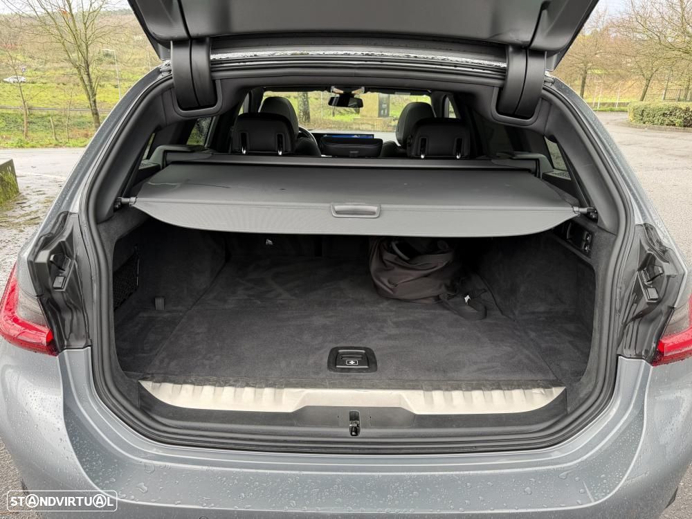 BMW 330 e Pack 50 anos M Auto - 35