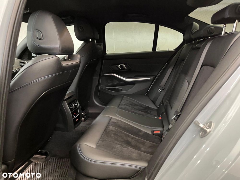 BMW Seria 3 320d xDrive mHEV M Sport sport - 32