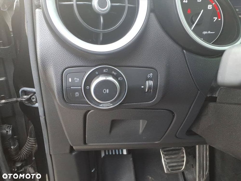 Alfa Romeo Stelvio - 17