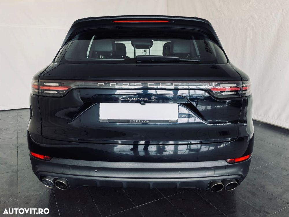 Porsche Cayenne - 4