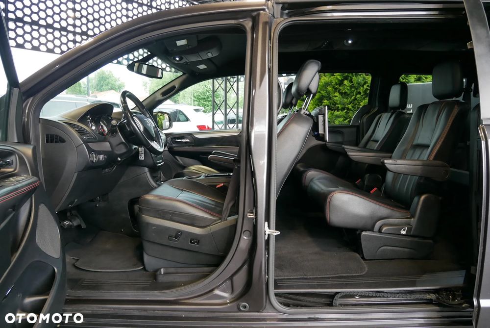Dodge Grand Caravan - 8