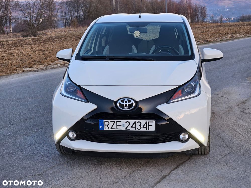Toyota Aygo x-play - 2