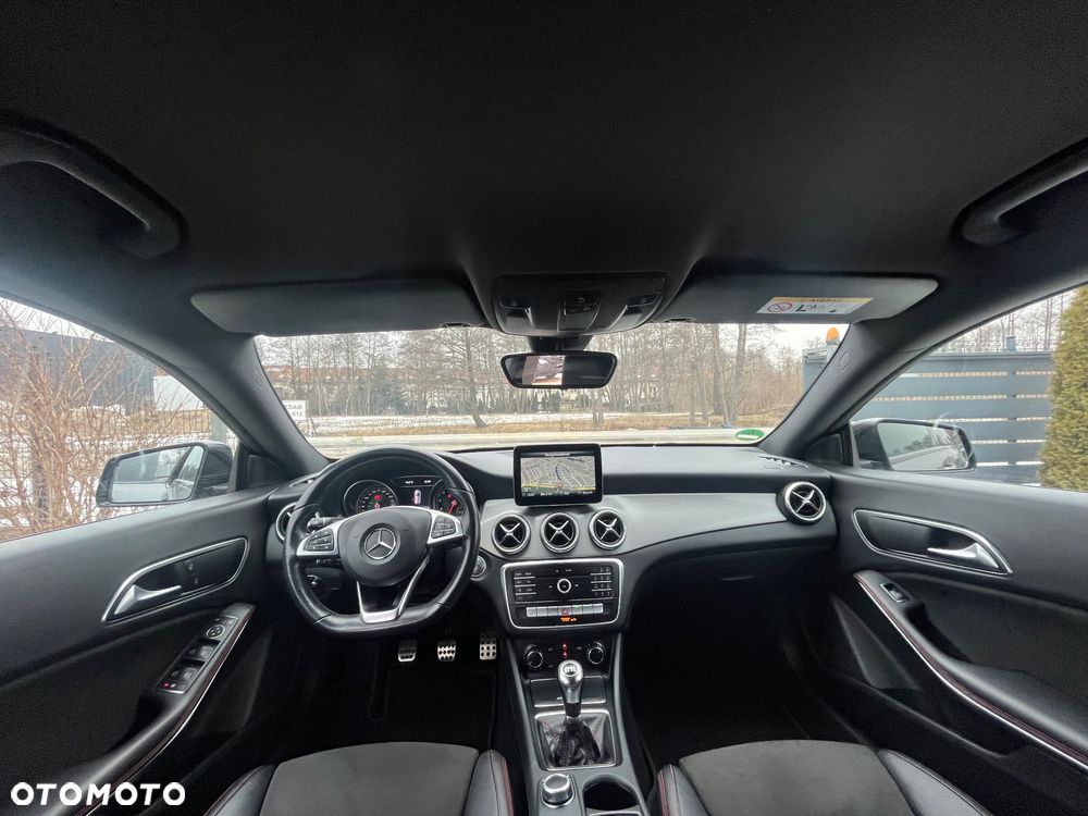 Mercedes-Benz CLA 180 Peak Edition - 3
