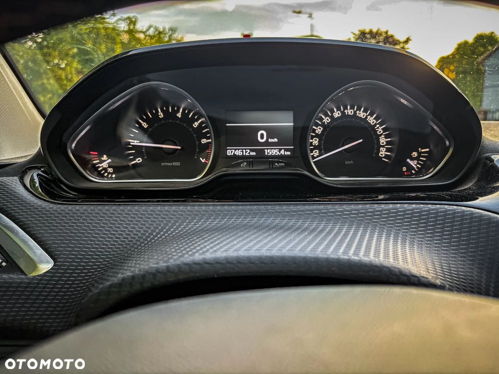 Peugeot 208 1.2 PureTech Allure S&S - 12