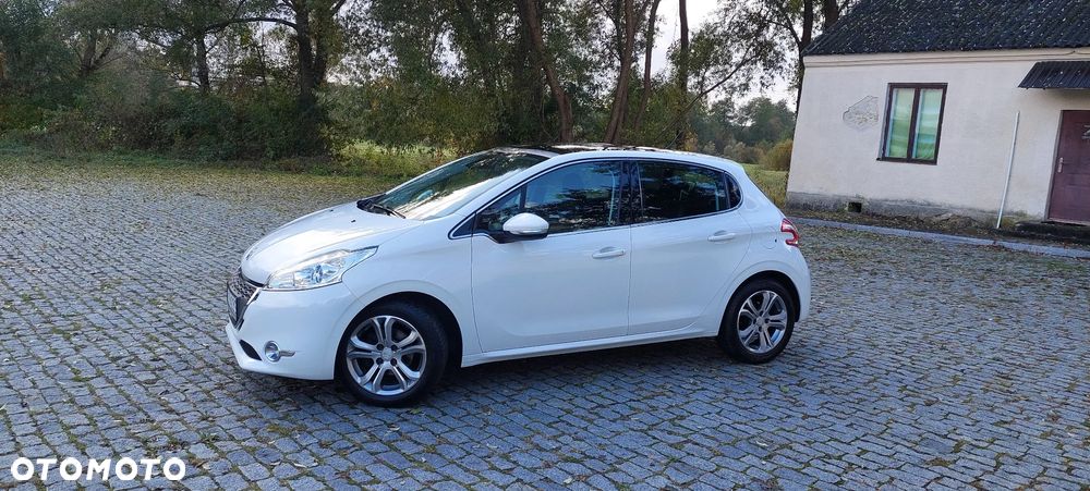 Peugeot 208 - 4