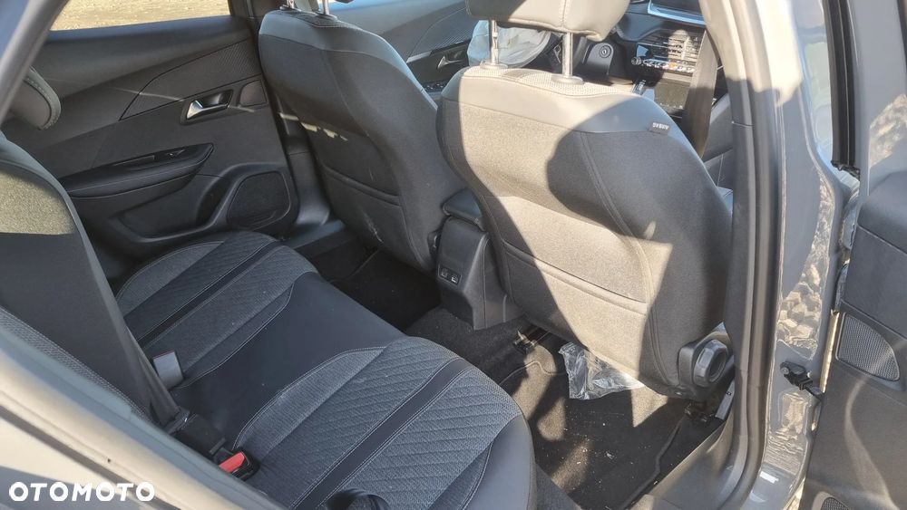 Peugeot 2008 BlueHDi 130 Allure S&S EAT8 - 23