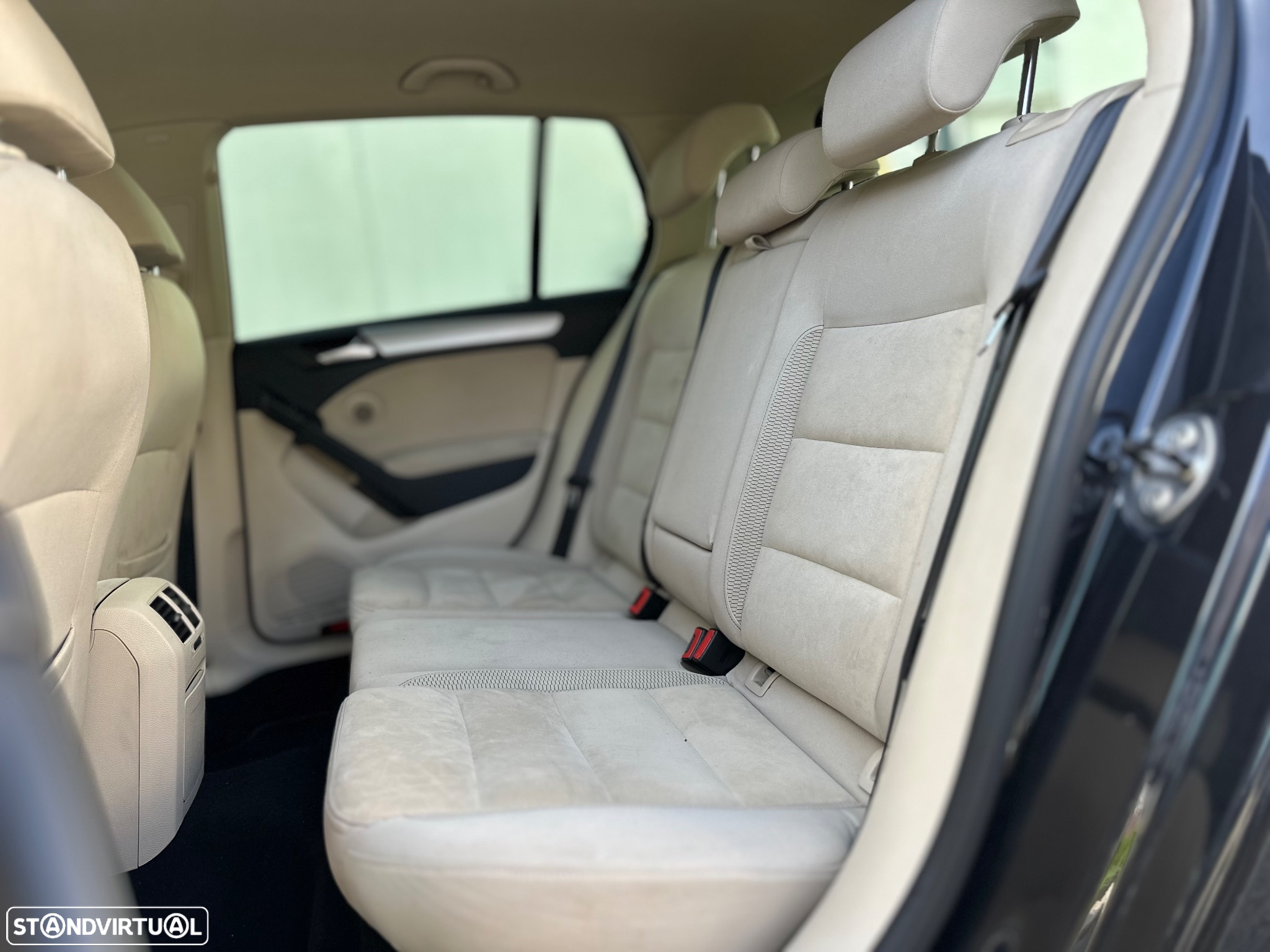 VW Golf 2.0 TDi Highline DSG - 22