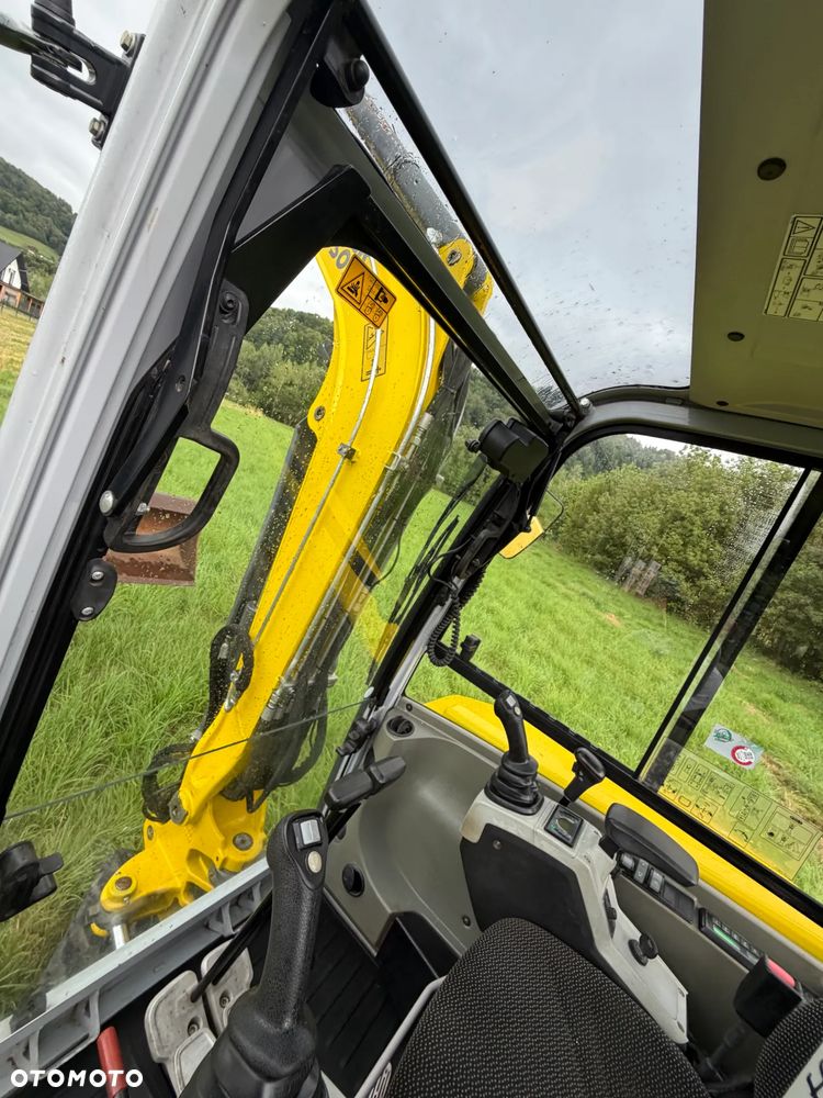 Wacker Neuson EZ38 koparka Gąsienicowa 4 tony. 2018 rok. Maszyna jak nowa 1600mtg.  Aktualna DEKRA BMWT 2026r. dodatkowa linia Hydrauliczna. Zamki na tłokach. Szybko-złącze Hydrauliczne. zmiana łyżek bez wychodzenia z Kabiny! Ani deka luzów wycieków. Okazja! 2 łyżki Oryginalne skandynawskiego typu. Yanmar silnik. Maszyna z Norwegii z Gospodarstwa Aktualna Dokumentacja! ani deka luzów i wycieków! OKAZJA Linia Hydr. Plus. Długie ramię PLUS. Oświetlenie LED. Gąski bardzo ładne. Wielka Okazja! Pełne sterowanie z dżojstików!! - 32