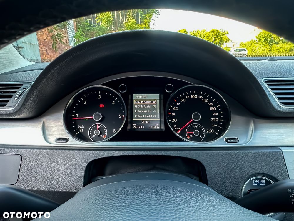 Volkswagen Passat 2.0 TDI Highline - 29