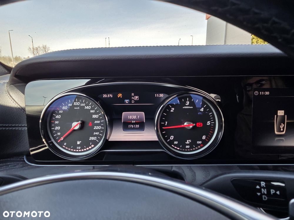 Mercedes-Benz Klasa E 220 d 4-Matic 9G-TRONIC - 14