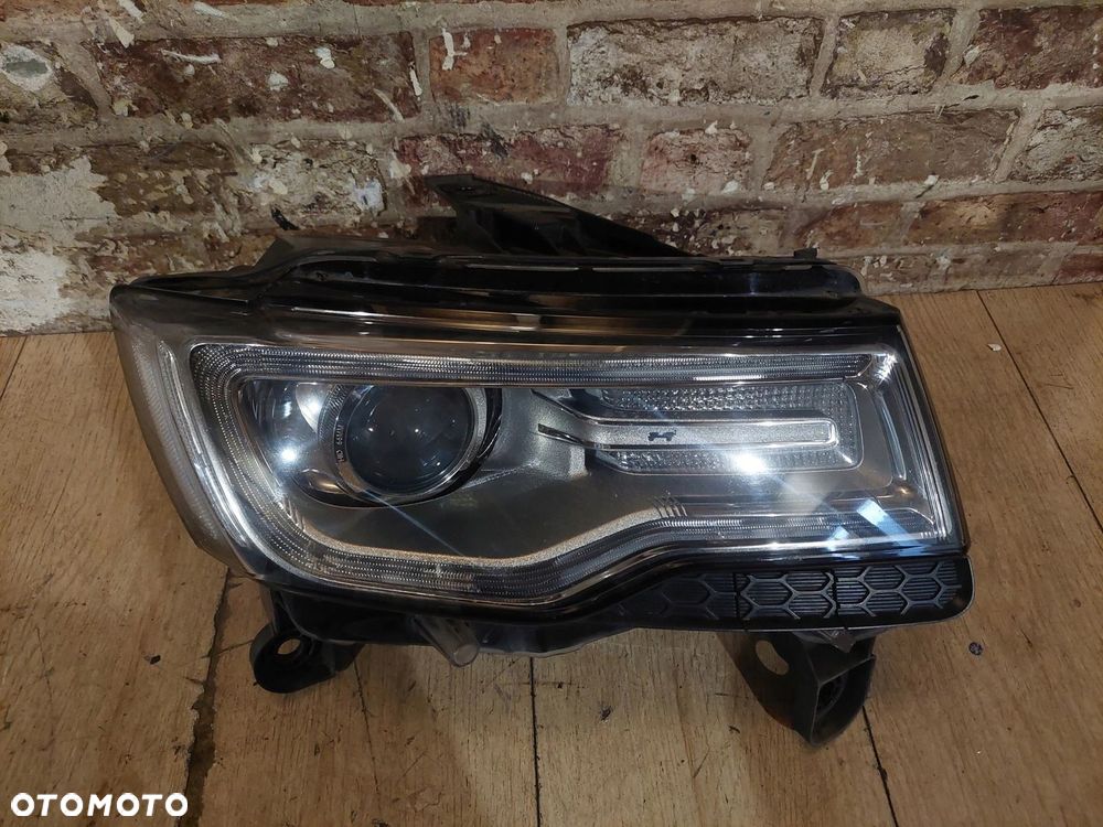 LAMPA PRZÓD PRAWA BI-XENON SKRĘTNY JEEP GRAND CHEROKEE WK2 2014 ROK ANGLIK - 2