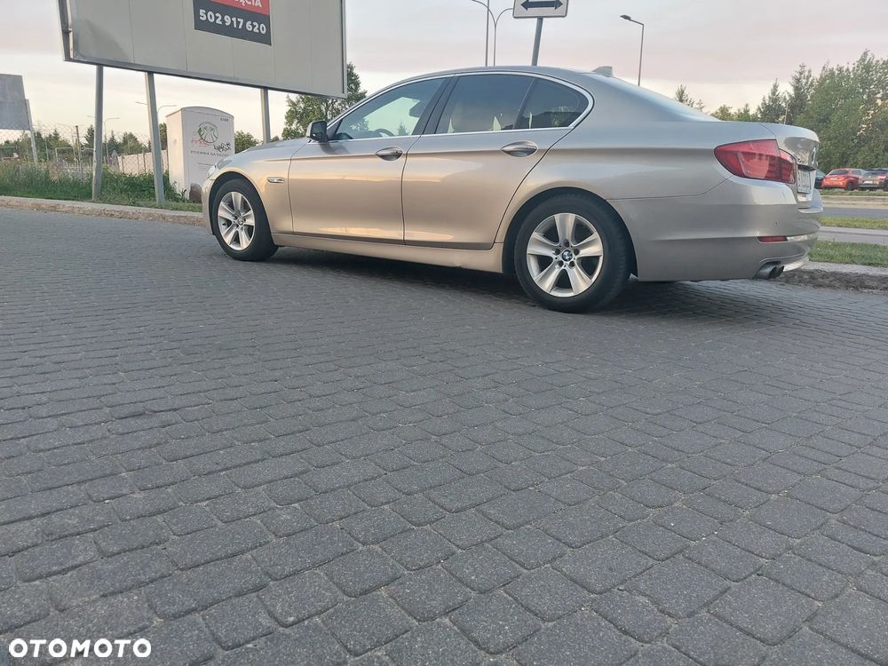BMW Seria 5 528i xDrive - 1