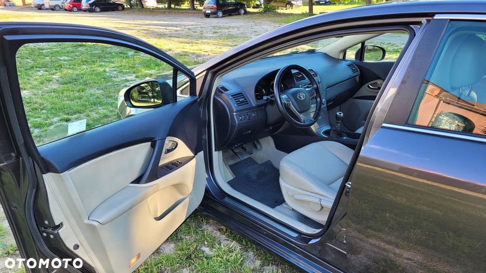 Toyota Avensis 1.8 Premium - 9