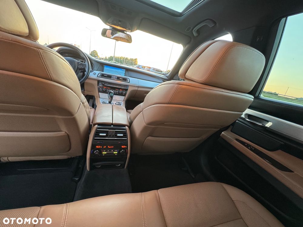 BMW Seria 7 740d - 19