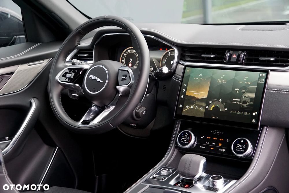 Jaguar F-Pace D200 AWD R-Dynamic S - 32