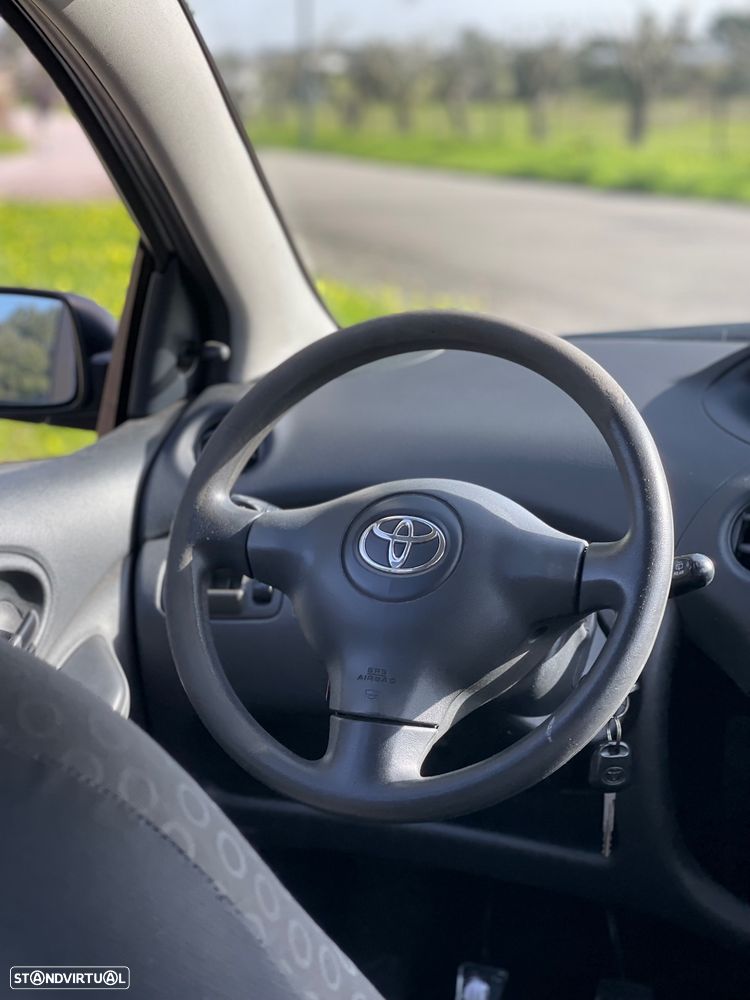 Toyota Yaris 1.0 Sol - 13