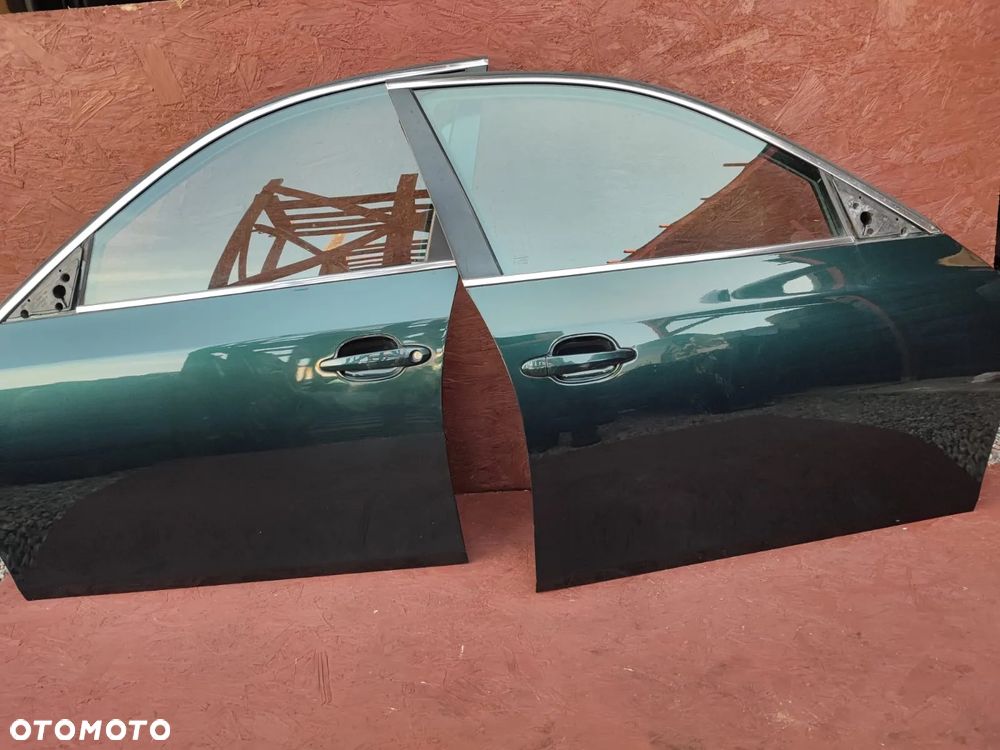BMW E60 / E60 LCI / E61 / E61 LCI. ORYGINALNE KOMPLETNE DRZWI LEWE / PRAWE EUROPA. W KOL. TIEFGRUEN METALLIC. O NR: 7 202 339 / 7 181 003 / 7 111 375 / 7 202 340 / 7 111 376 / 7 181 004 OEM. W BARDZO DOBRYM STANIE. - 1