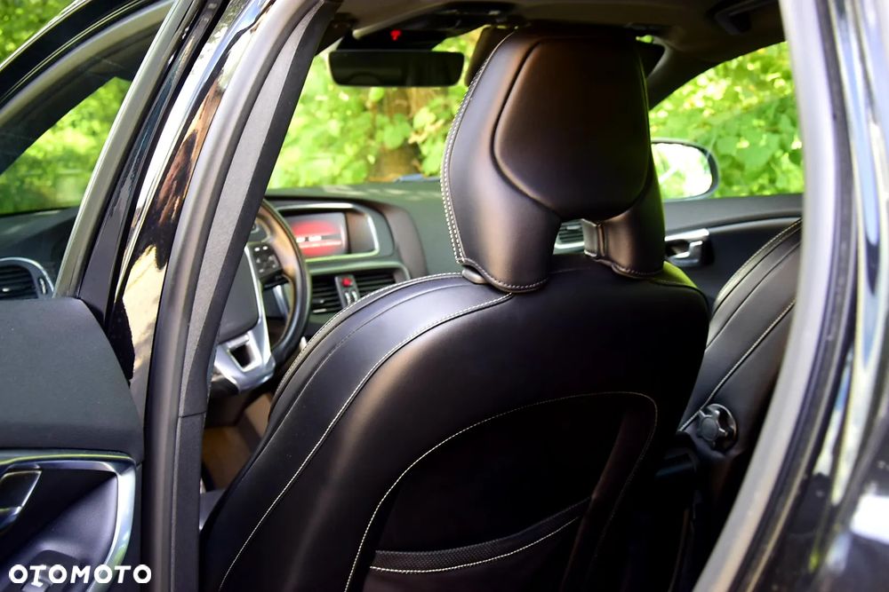 Volvo V40 D3 Geartronic RDesign - 2
