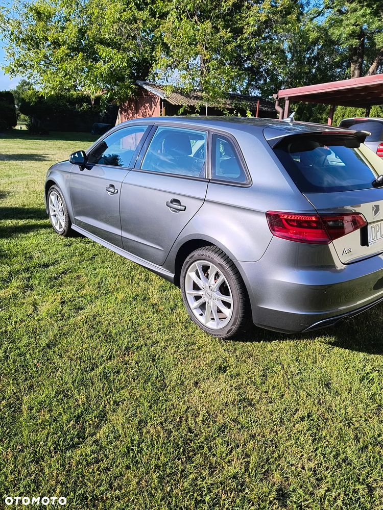 Audi A3 Sportback 1.2 TFSI S line Sportpaket - 2