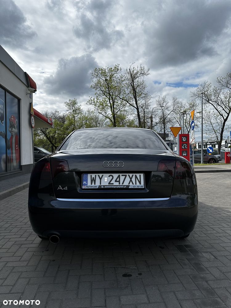 Audi A4 Limousine - 5