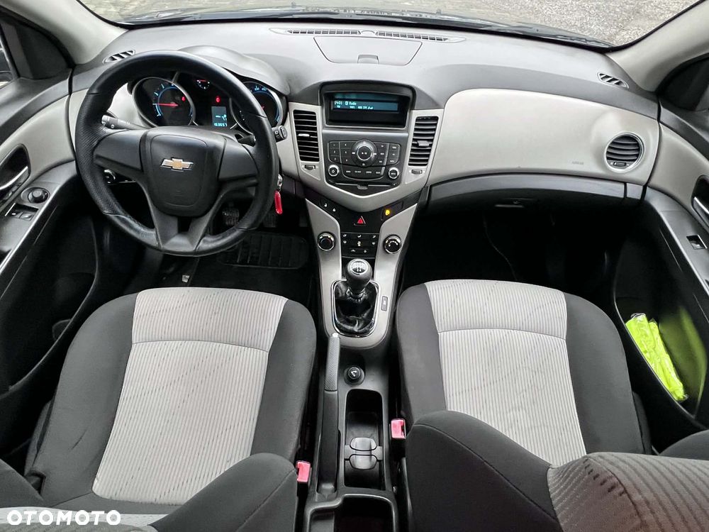 Chevrolet Cruze 1.6 LT - 12