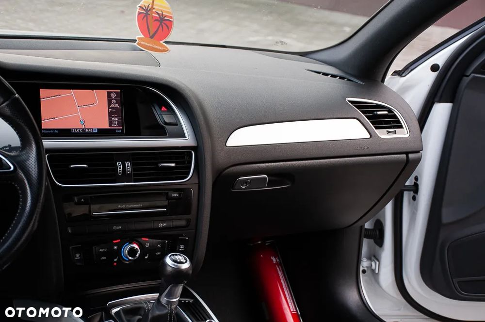 Audi A4 Limousine - 36