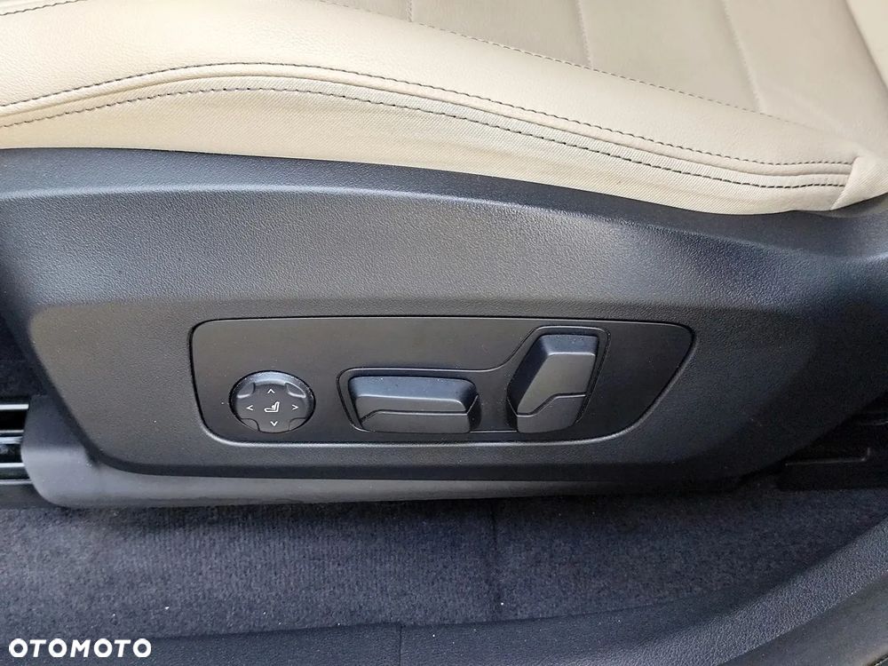 BMW iX1 xDrive30 66.5kWh M Sport - 16