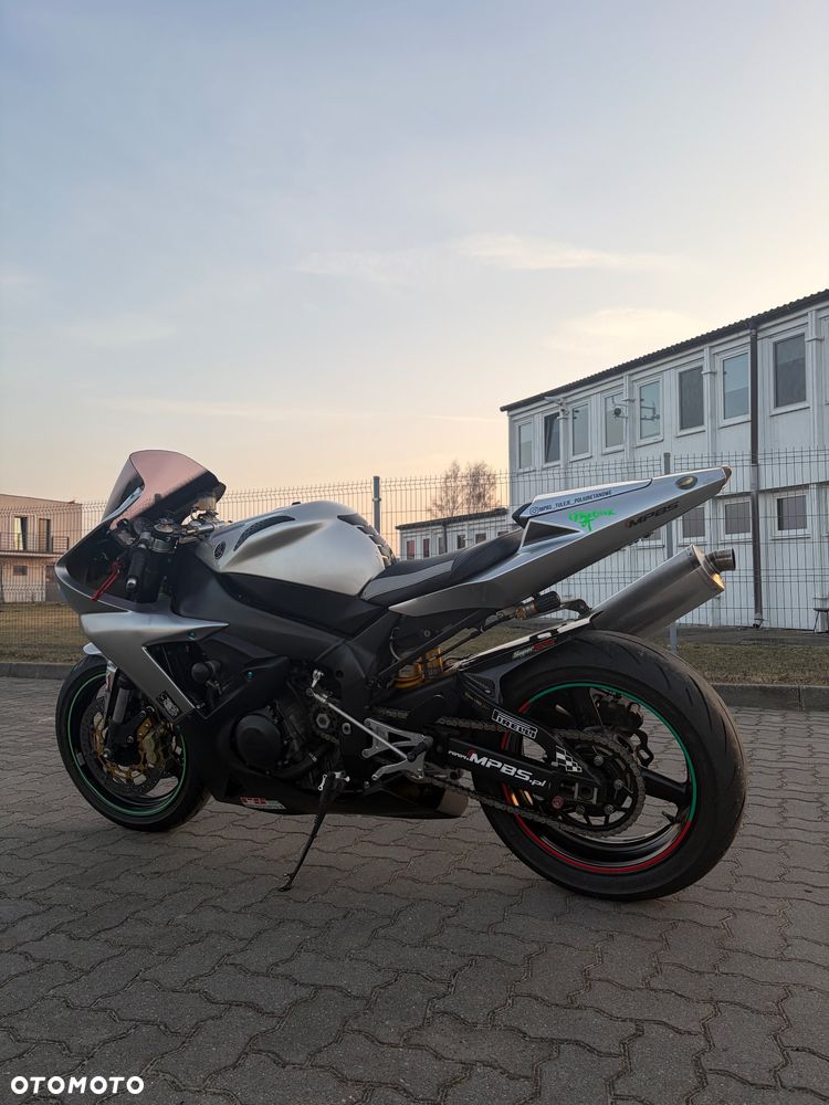 Yamaha R1 - 7