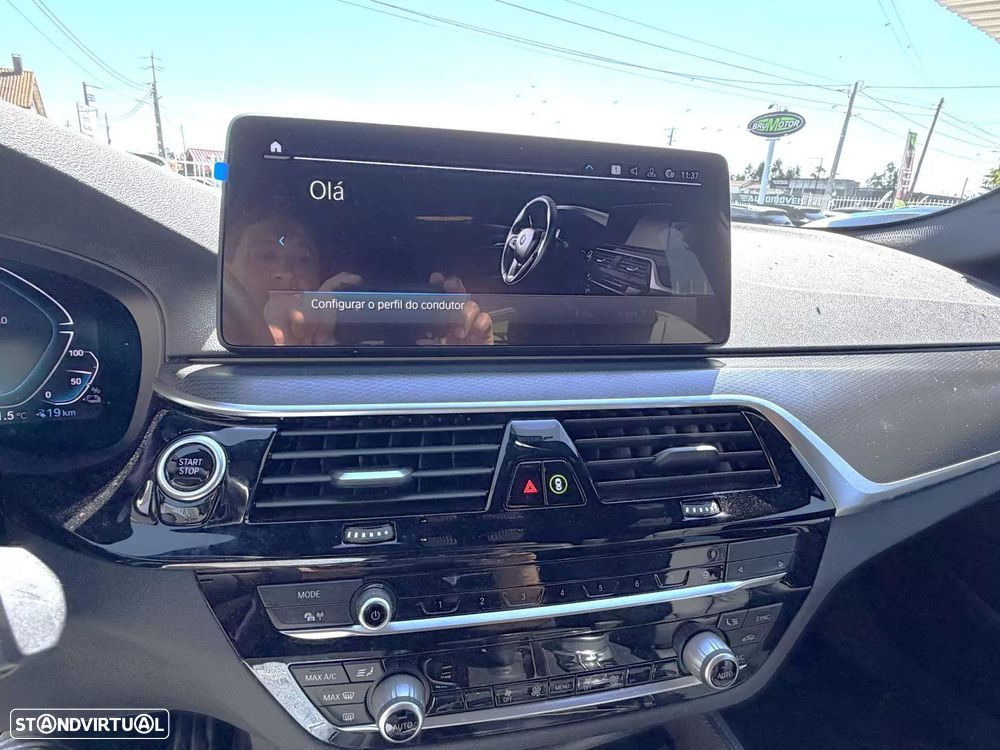 BMW 530 e Pack Desportivo M - 11