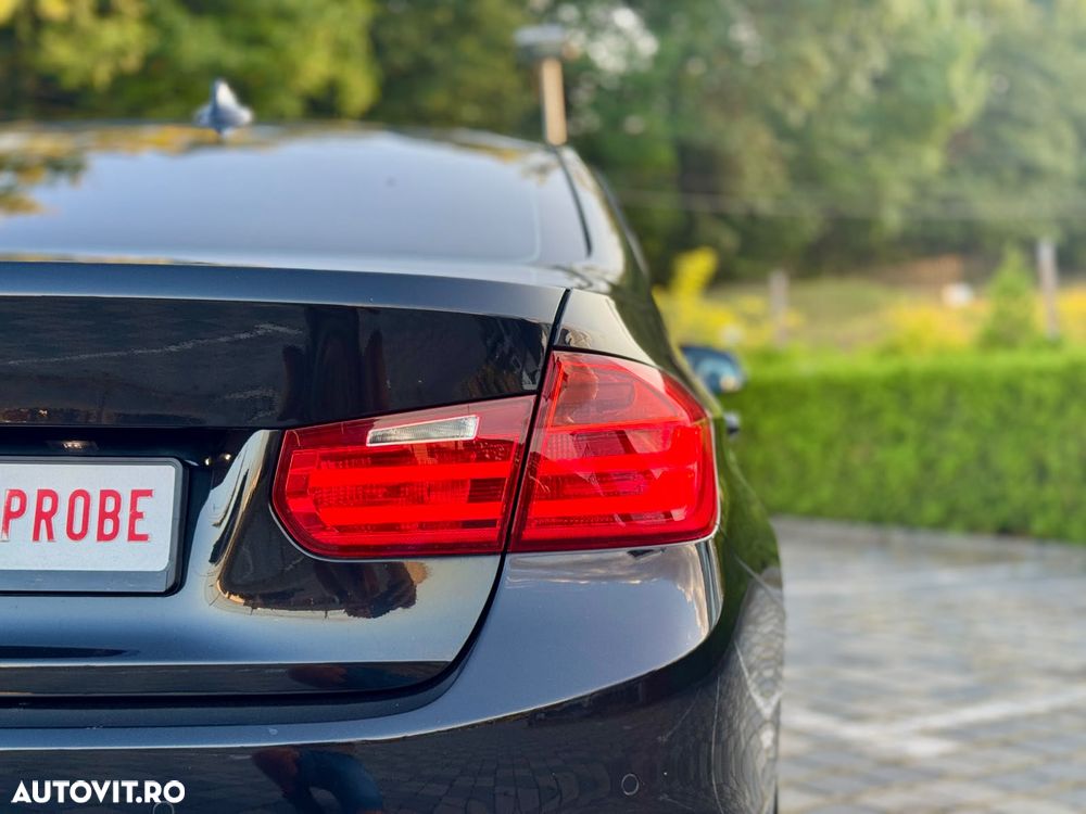BMW Seria 3 320i Aut. - 30