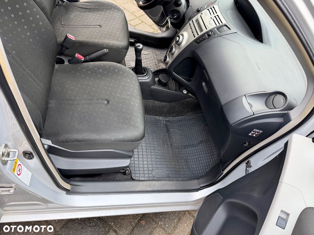 Toyota Yaris 1.3 Luna - 18