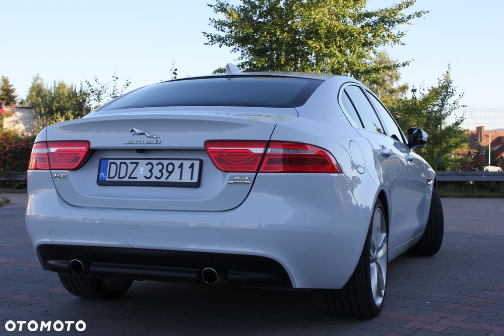 Jaguar XE S - 17