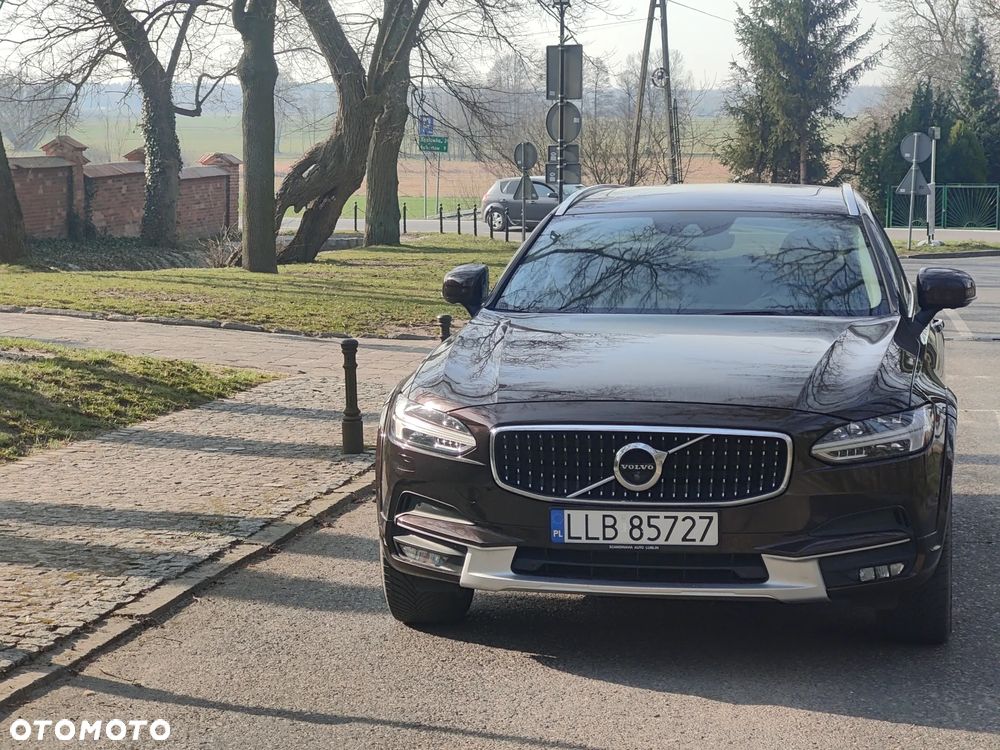Volvo V90 Cross Country - 11