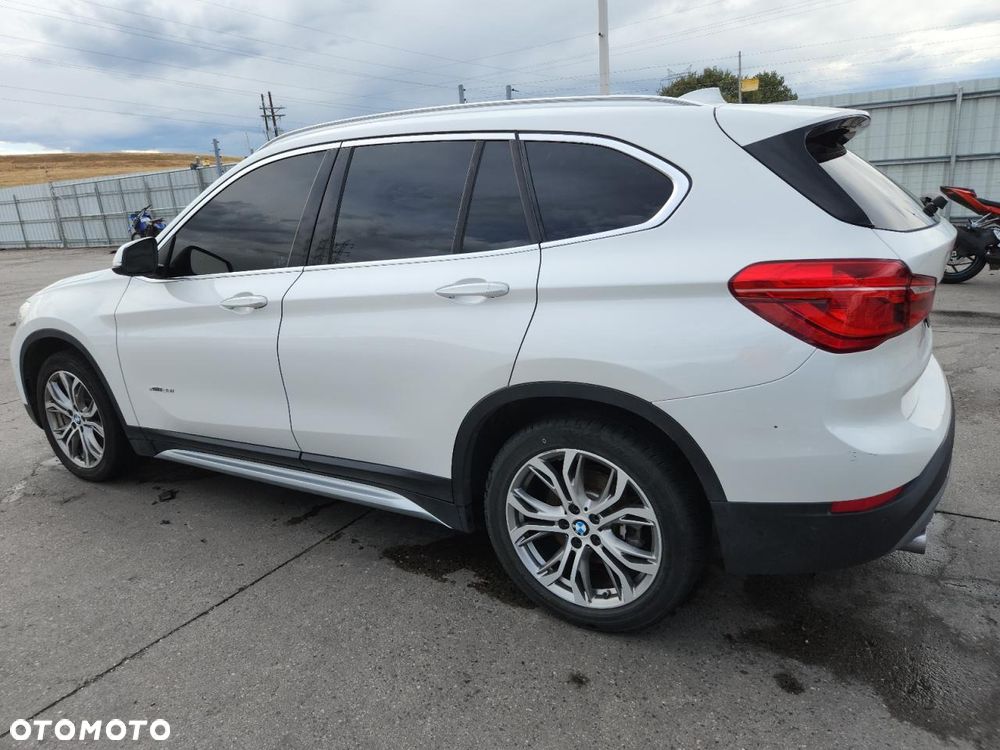 BMW X1 xDrive25i Sport Line - 3
