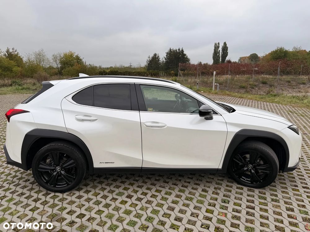 Lexus UX - 8