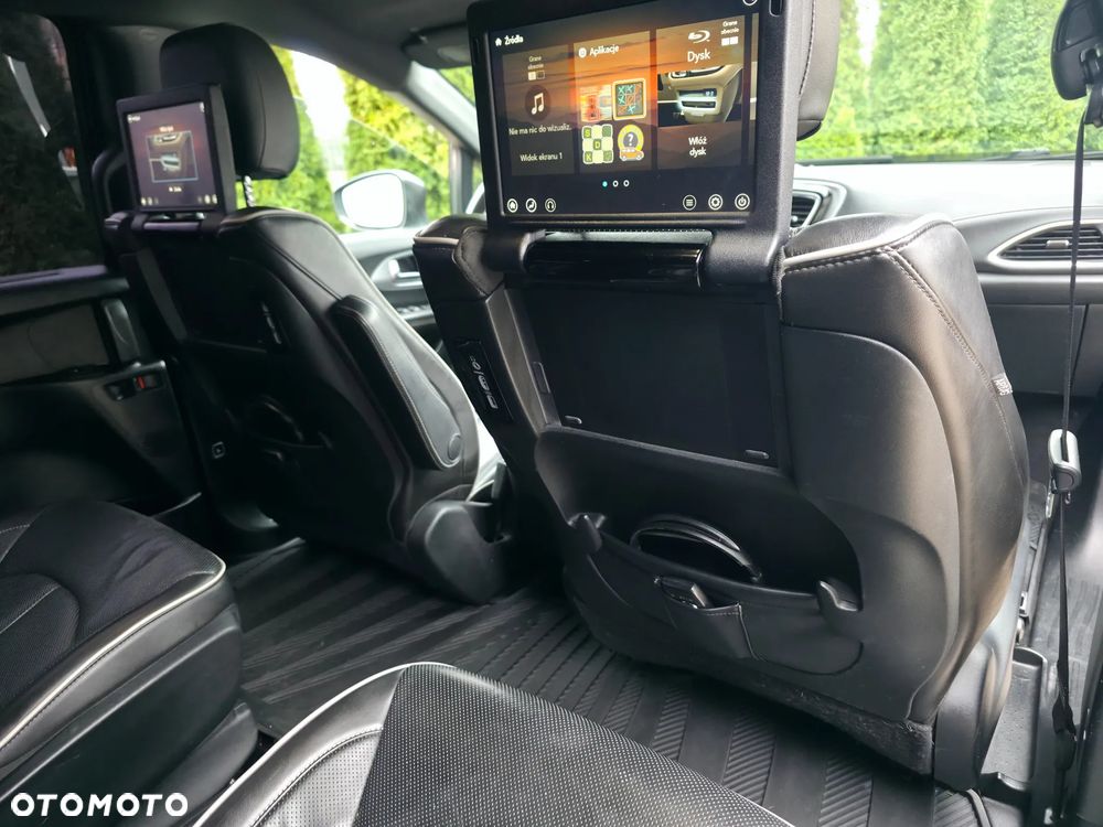 Chrysler Pacifica - 1