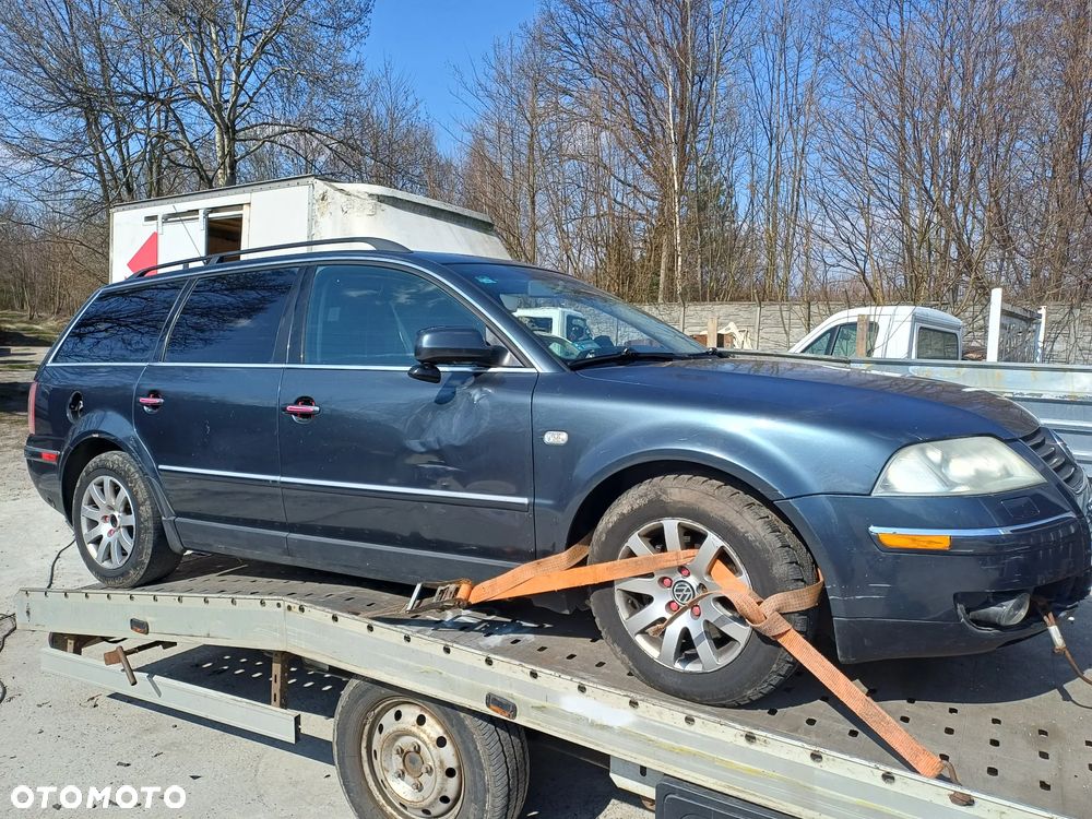 VW Passat kombi 2002r. Zderzak przód, maska, drzwi, szyba, błotniki - 3