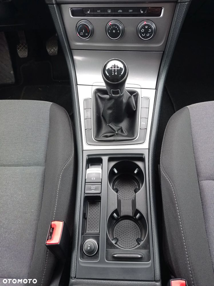 Volkswagen Golf VII 1.6 TDI BlueMotion Trendline - 17