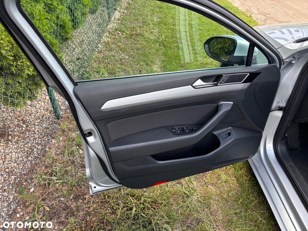 Volkswagen Passat 2.0 TDI SCR Comfortline DSG - 16